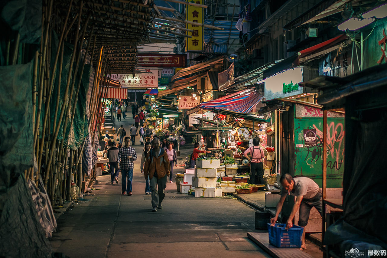 【星空官方网站】周洁琼受邀出席品牌大秀 秀场变装演绎双面魅力(图2) 星空官方网站