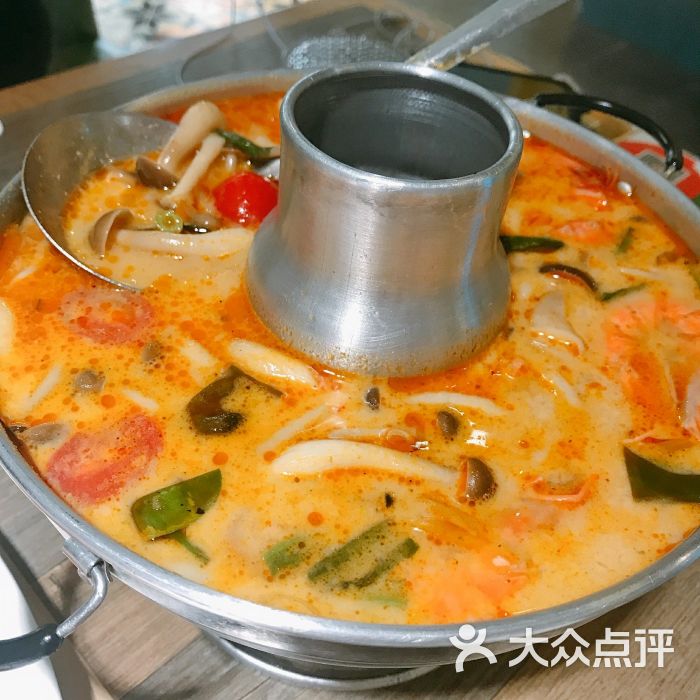 星空app官网_《跨界喜剧王》第四季朱孝天甜吻爱妻 “王座锦鲤”宋晓峰助蔡国庆勇夺冠(图1) 星空app官方网页