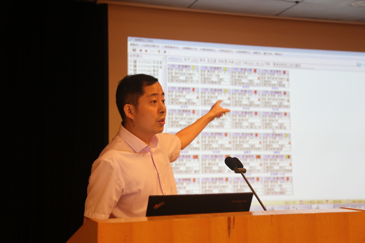 星空app官方网页:李骏导演携《长安道》亮相北影节红毯 与陈数三度合作默契十足(图1) 星空app官网